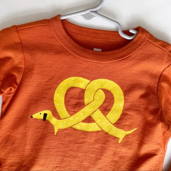 Tea Collection Pretzel Dog Graphic Tee, 12-18 Months - Picture 4 of 6